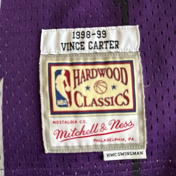 A vintage 1998-99 Vince Carter Toronto Raptors Jersey - Picture 3 of 4